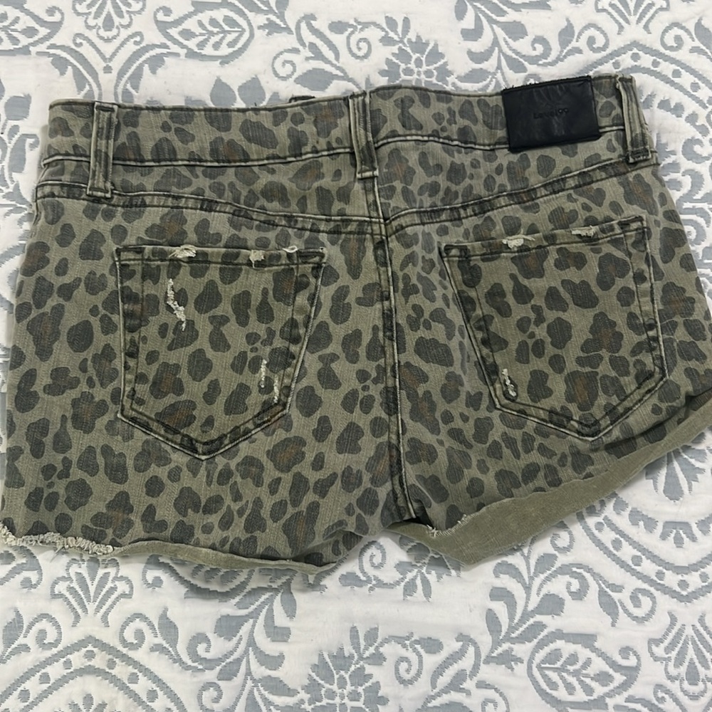 Leopard shorts - Picture 2 of 3